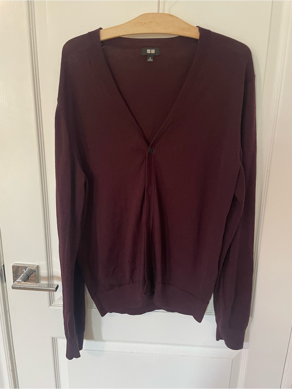 Uniqlo Men's V-Neck Cardigan in Burgundy
